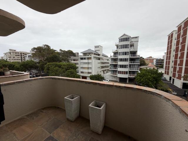 To Let 1 Bedroom Property for Rent in Sea Point Western Cape
